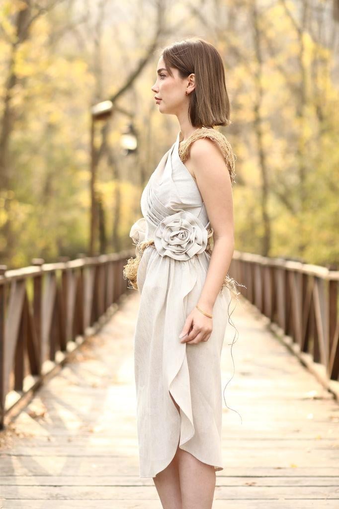 Glenia Asimetrik Drape ve Halat Kemerli Tasarım Elbise Natural