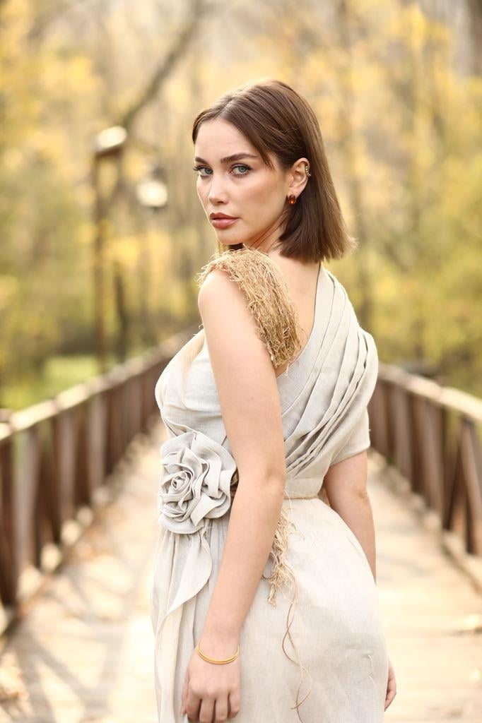 Glenia Asimetrik Drape ve Halat Kemerli Tasarım Elbise Natural