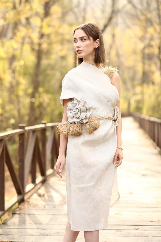 Glenia Asimetrik Drape ve Halat Kemerli Tasarım Elbise Natural