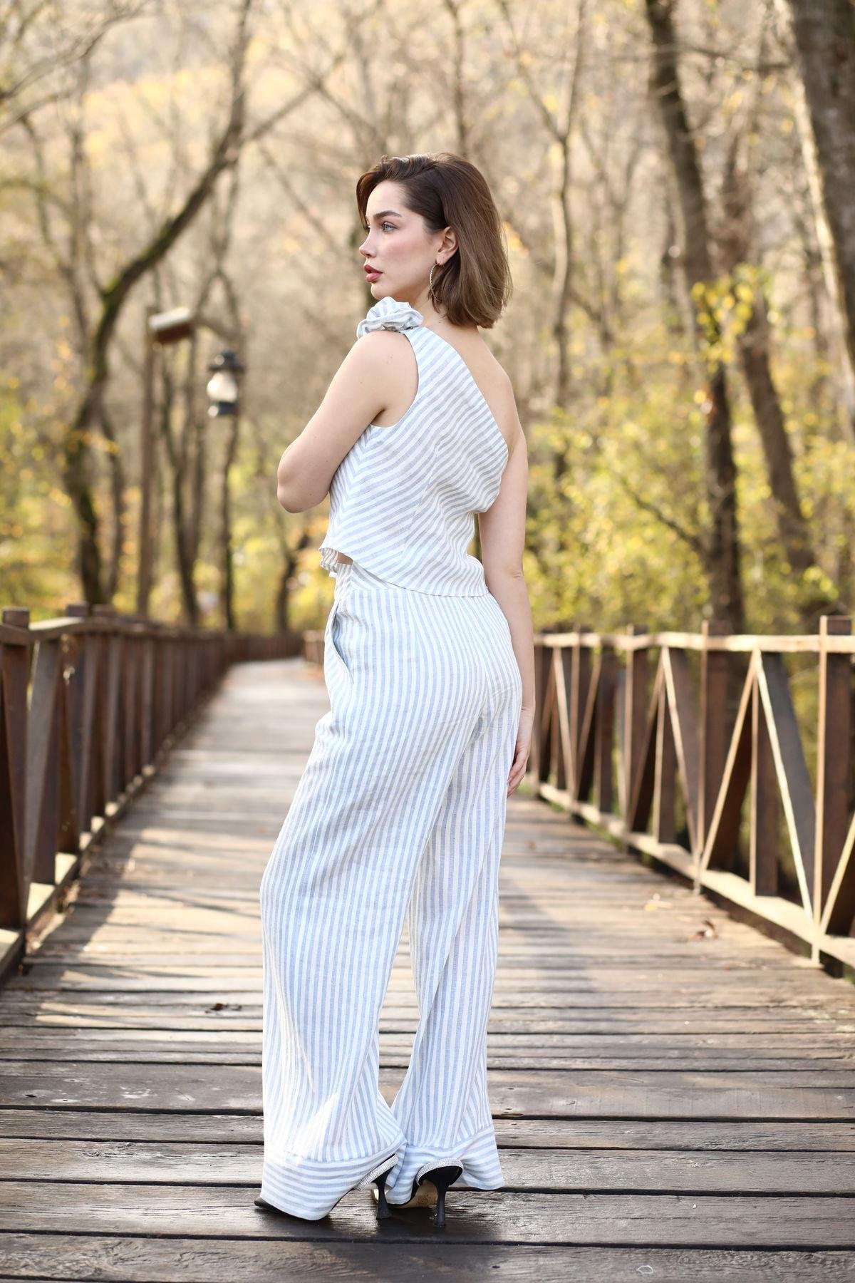 Helira Omuz Çiçek Detaylı Çizgili Takım Bebe Mavisi