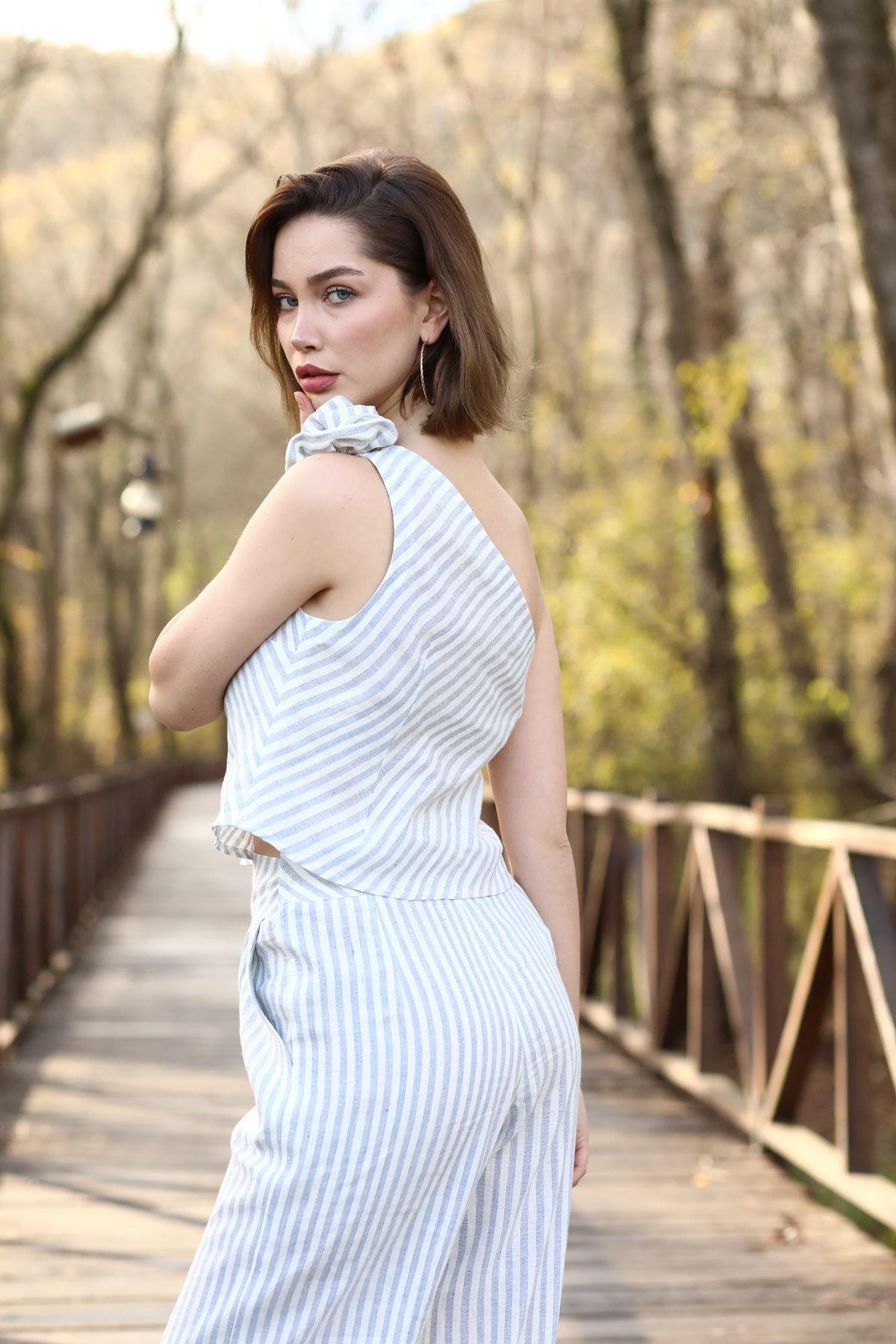 Helira Omuz Çiçek Detaylı Çizgili Takım Bebe Mavisi