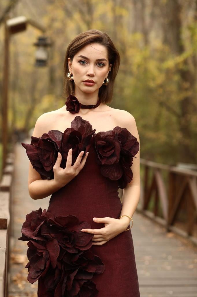 Vionna Gül Motifli Asimetrik Tasarım Elbise Bordo
