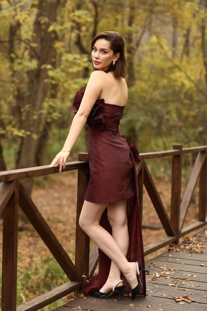 Vionna Gül Motifli Asimetrik Tasarım Elbise Bordo