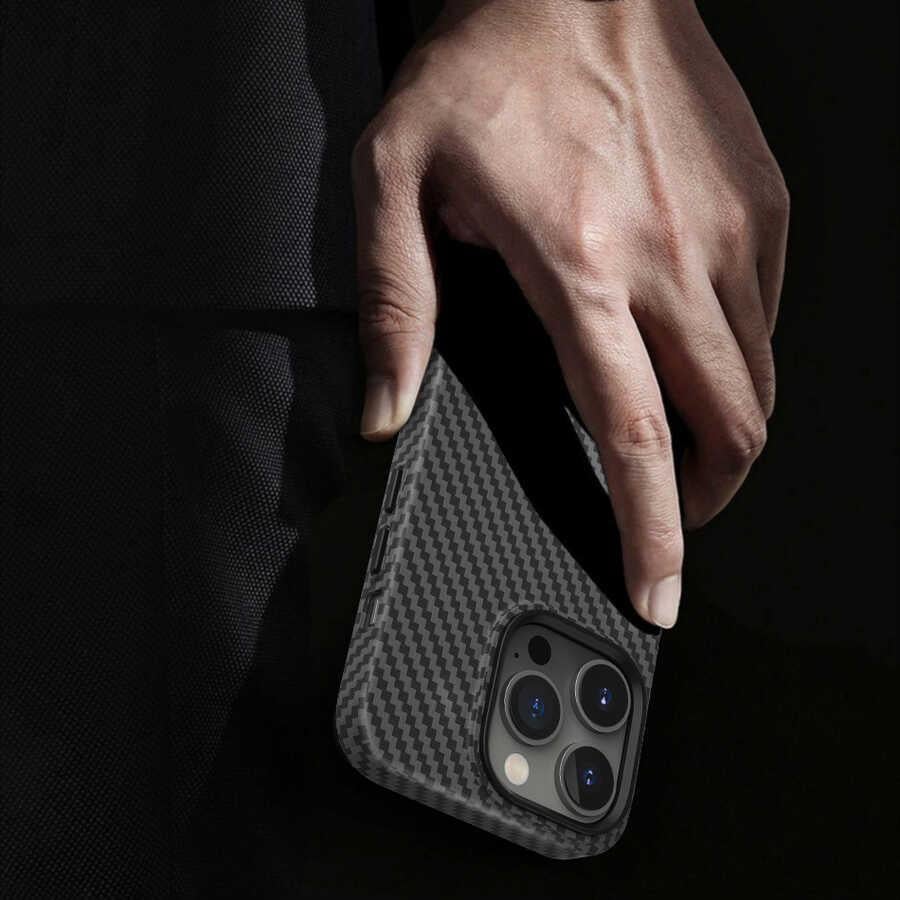 Apple iPhone 14 Pro Max Kılıf ​​​​​Wiwu Karbon Fiber Görünümlü M-safe Wireless Şarj Özellikli Kabon Kapak