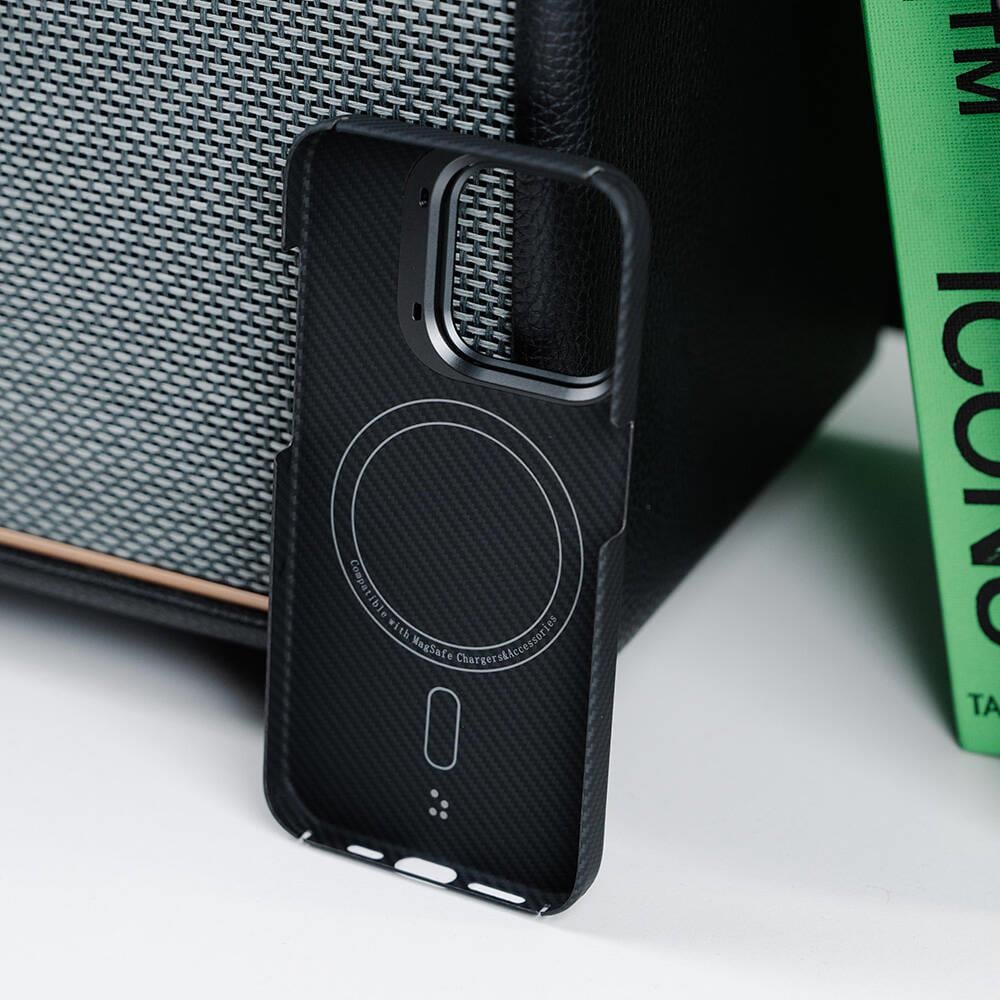 Apple iPhone 15 Pro Max Kılıf M-safe Şarj Özellikli 600D Kevlar Zore Krek Karbon Standlı Kapak