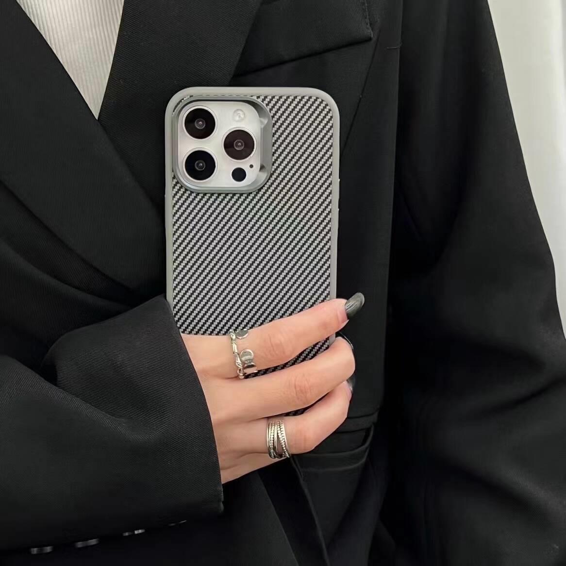 Apple iPhone 15 Pro Max Kılıf M-safe Şarj Özellikli Karbon Fiber Görünümlü Zore Troy Kapak