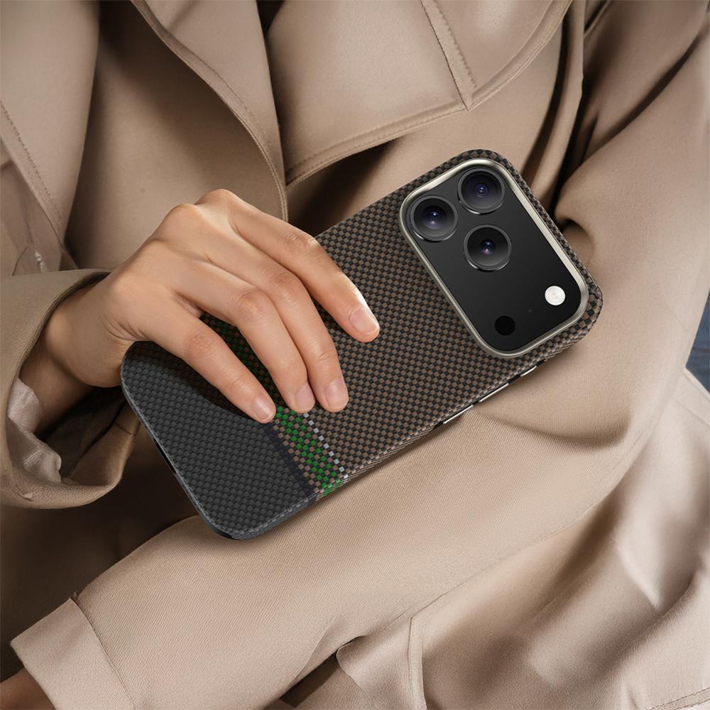 Apple iPhone 17 Pro Max Kılıf M-safe Şarj Özellikli Karbon Fiber Tasarımlı Benks Prestige ArmorPro Kevlar Kapak
