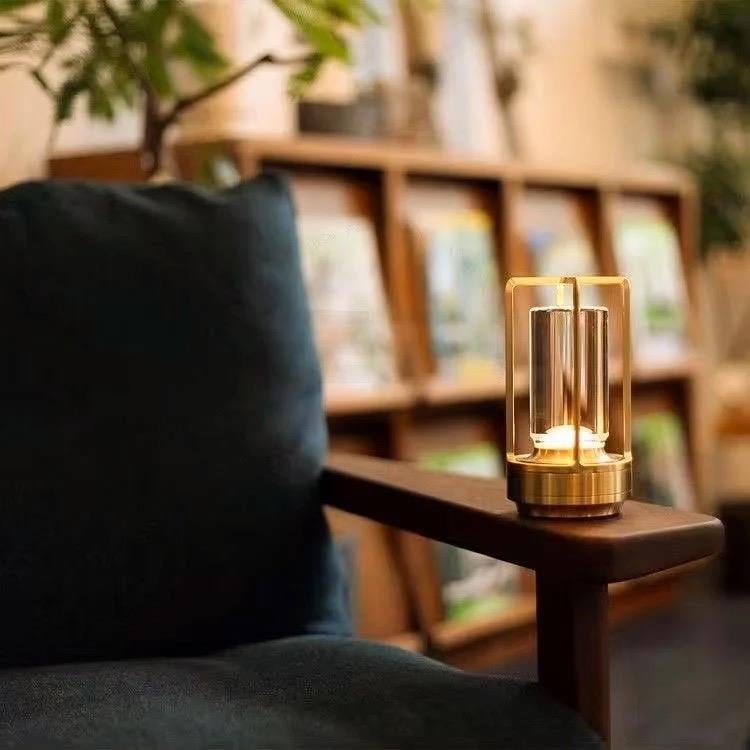 CT-8439 Gümüs Vegas Sarjli Masa Lambasi (3200K-4000K-6400K)