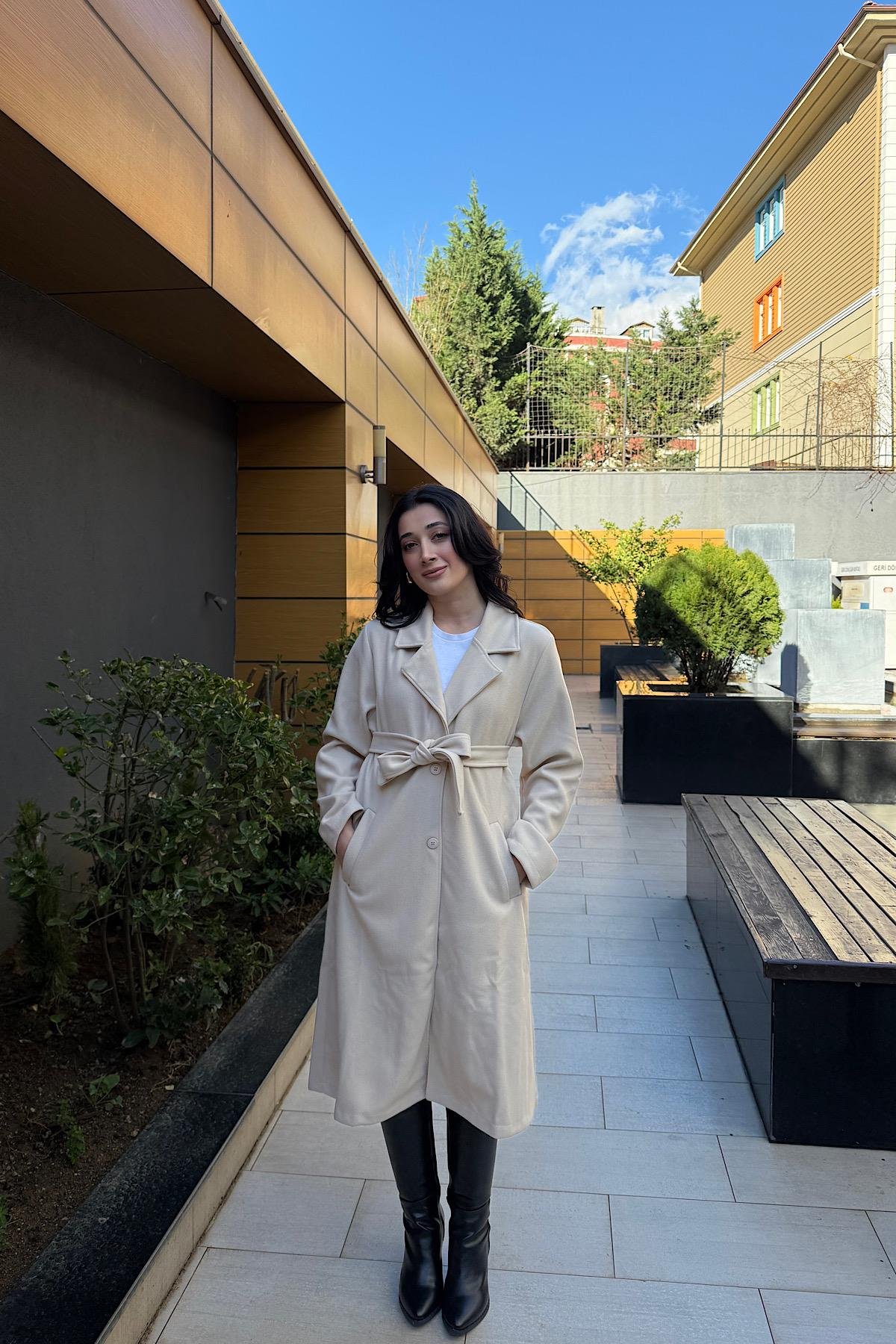 DÜĞMELİ KAŞE KABAN-Ekru