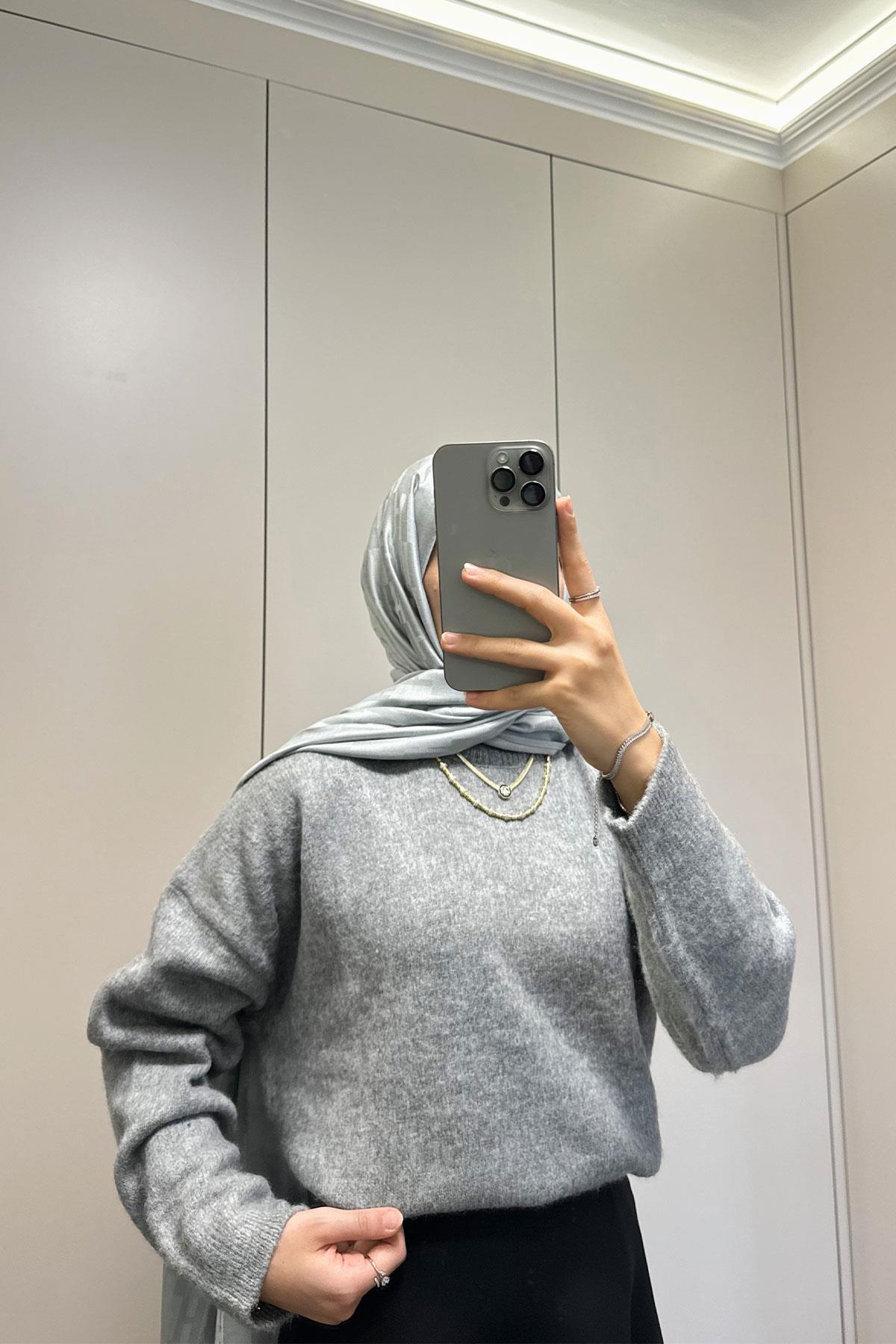 BİSİKLET YAKA MARKA MODEL TÜYLÜ KAZAK GRİ