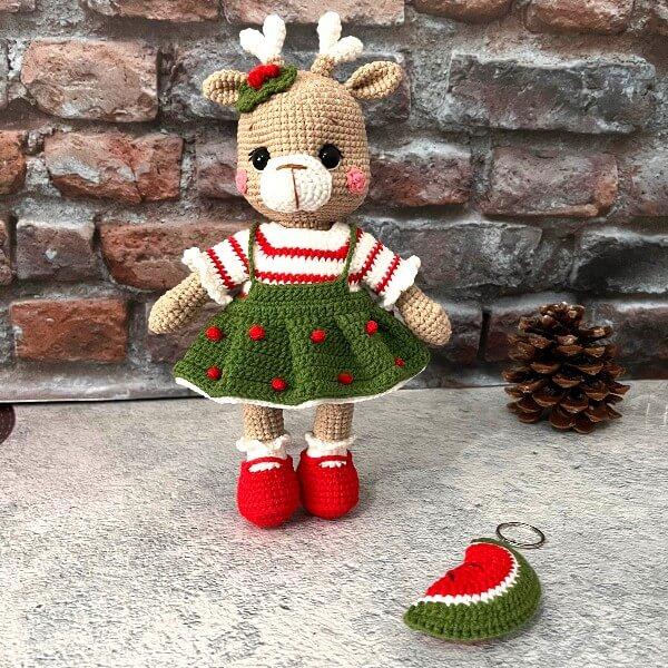 Amigurumi elbiseli geyik örme oyuncak