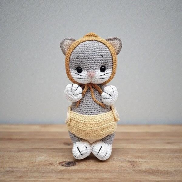 Amigurumi Kedi Oyuncak 20–22 cm | El Yapımı, Giydirilebilir Kıyafetli Sevimli Kedi
