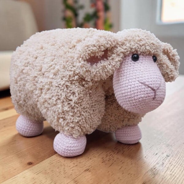 Amigurumi kuzu yastık