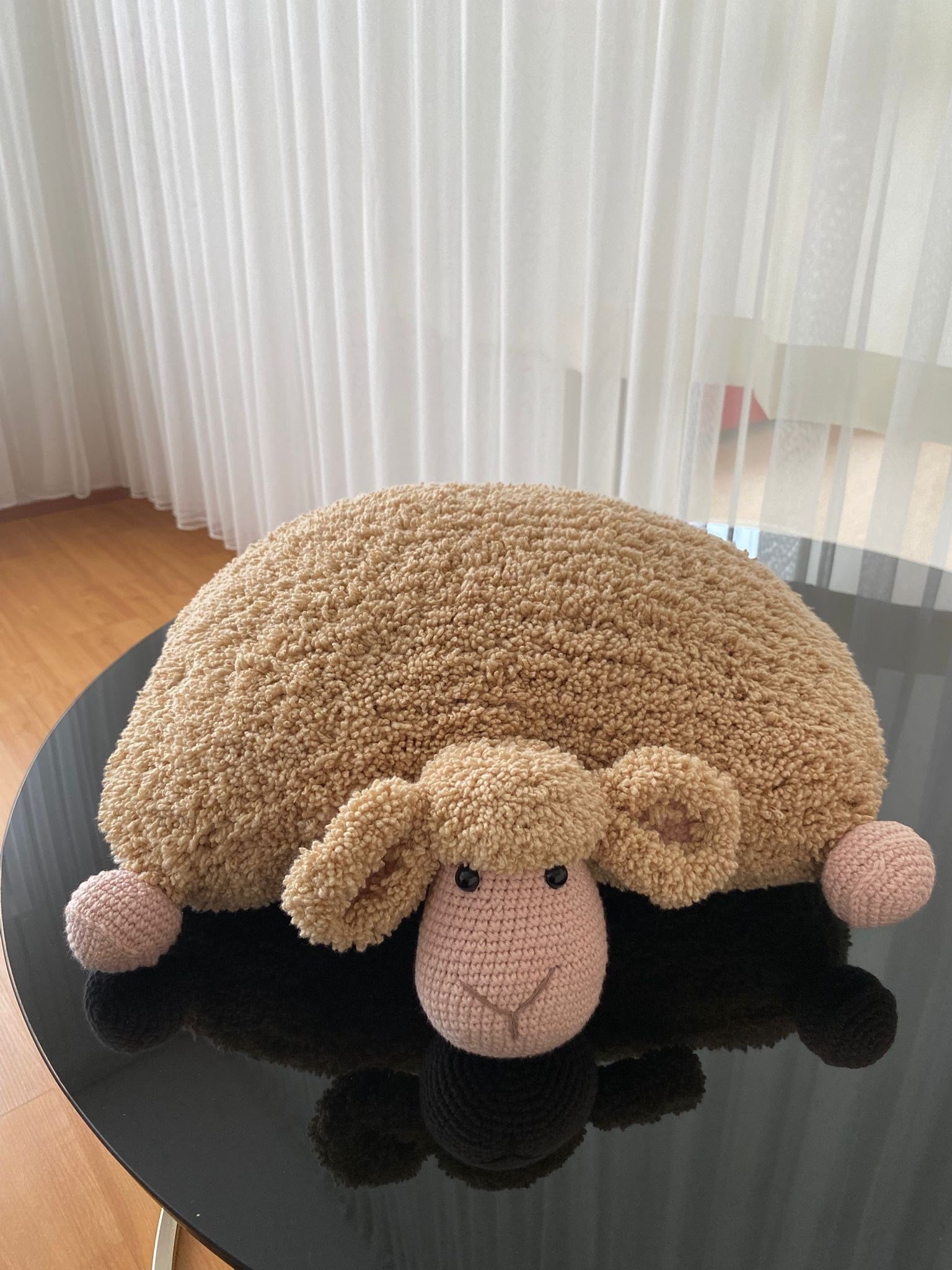 Amigurumi Kuzu Yastık 40 cm – El Yapımı Oyuncak Kırlent, Açılır Kapanır Dekoratif Yastık
