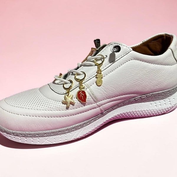 Ananas Yaprak ve Yıldız Figürlü Ayakkabı Charmi – Sneaker Süsleme Aksesuarı