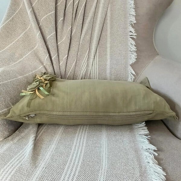 Gül Detaylı Haki Dekoratif 2 li Takım Kırlent Kılıfı