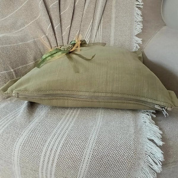 Gül Detaylı Haki Dekoratif 2 li Takım Kırlent Kılıfı