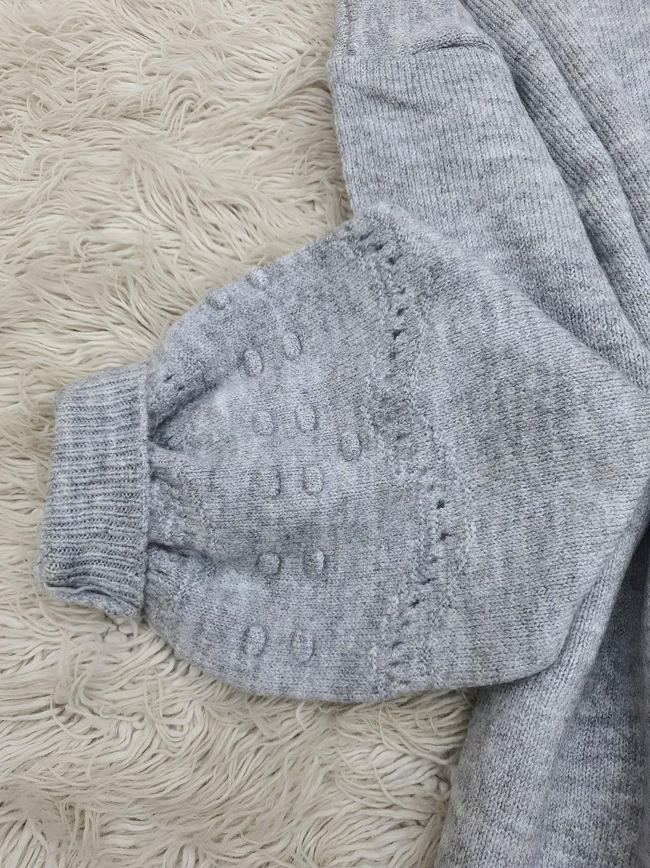 Kolu ve Eteği Ponponlu Triko Hırka