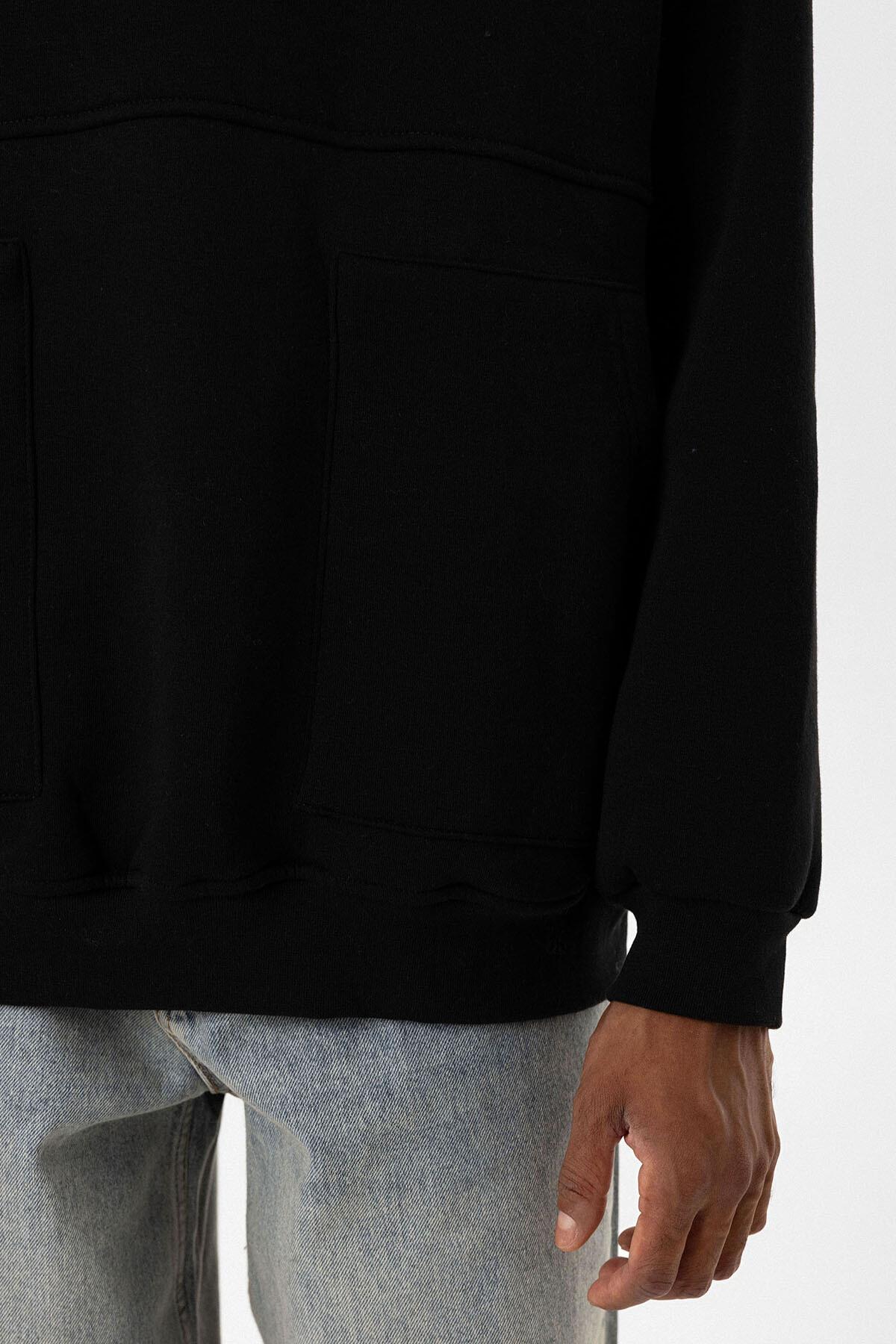 Çift Cep Fermuar Detaylı Kapüşonlu Sweatshirt Siyah