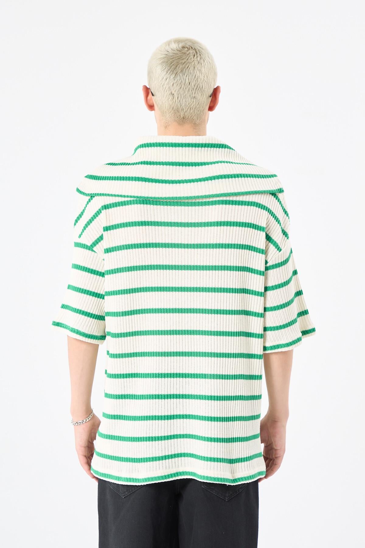 Oversize Çizgili Fermuarlı Yaka Triko Tişört Benetton