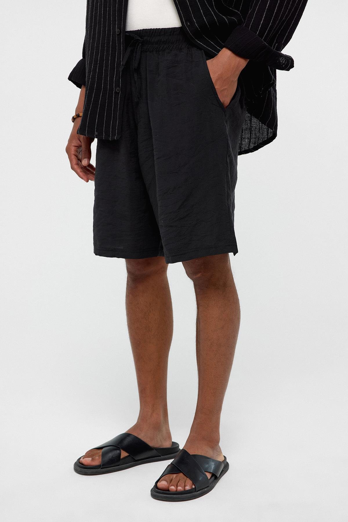 Oversize Modal Kumaş Bermuda Şort Siyah