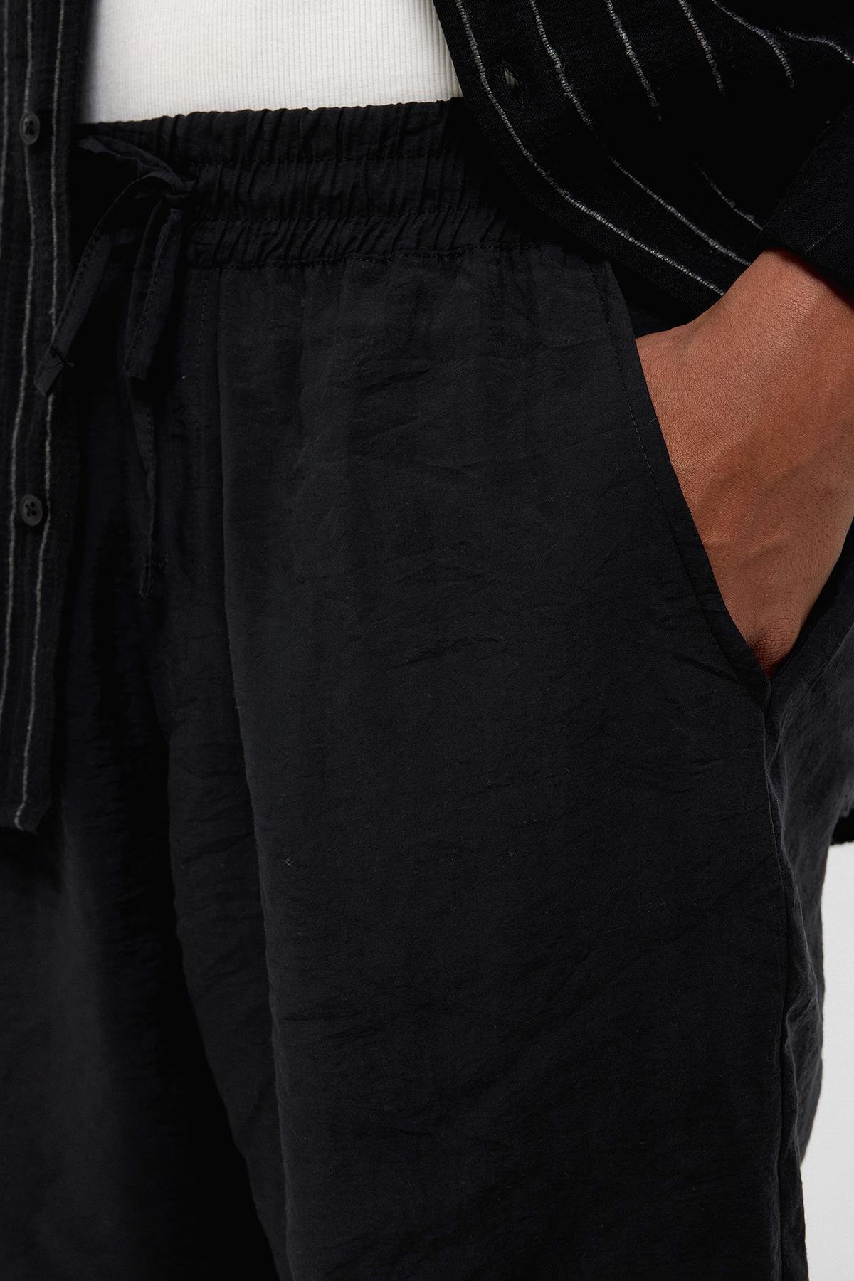 Oversize Modal Kumaş Bermuda Şort Siyah