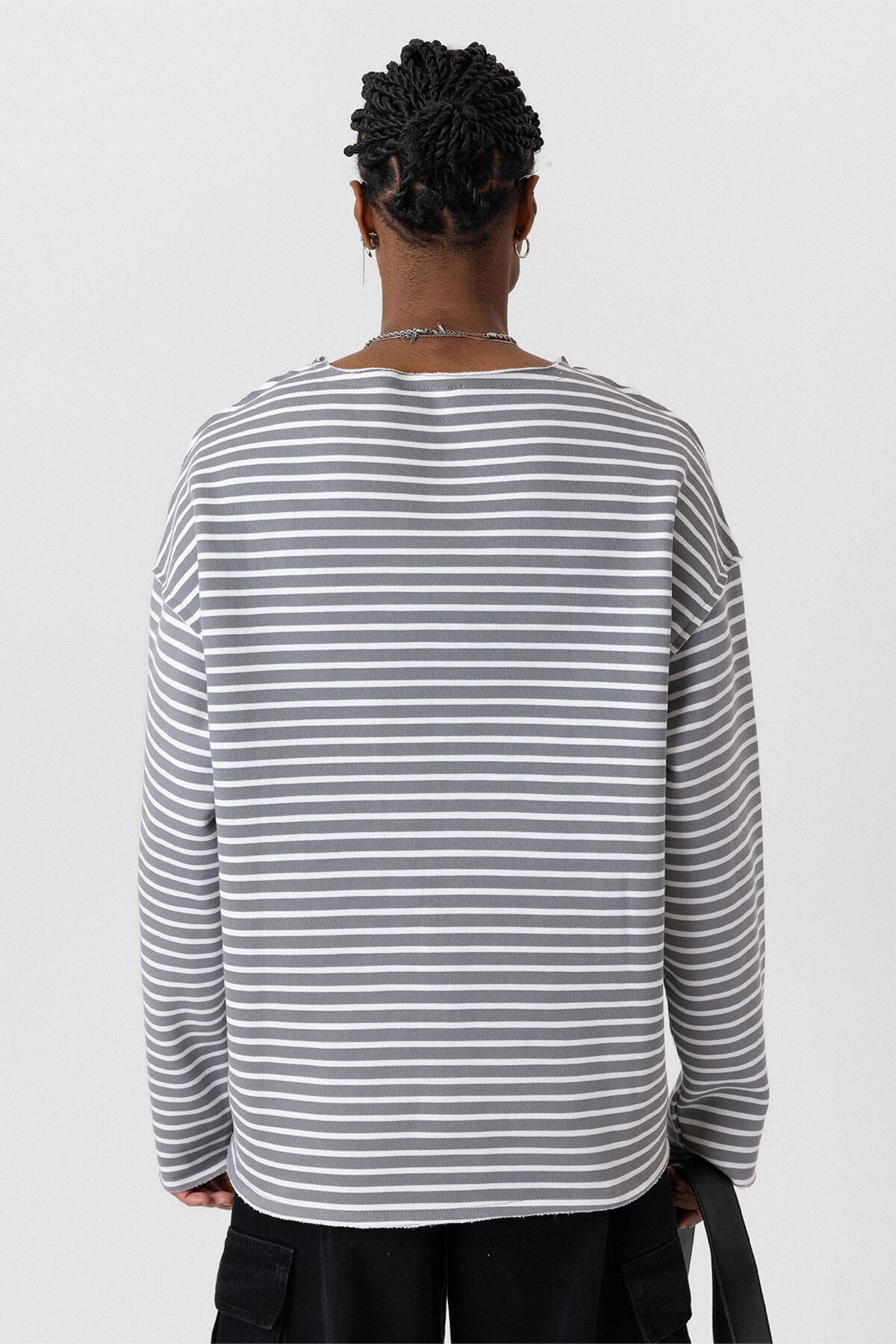 Yaka Detaylı Oversize Sweatshirt Gri