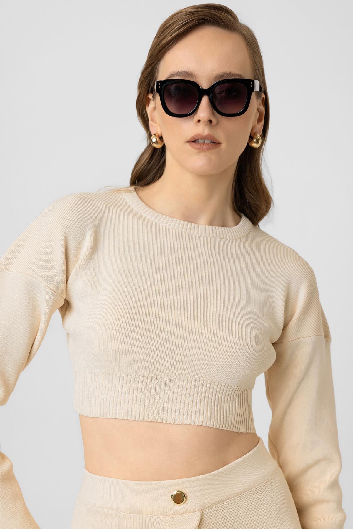 Essence Triko Crop Bej
