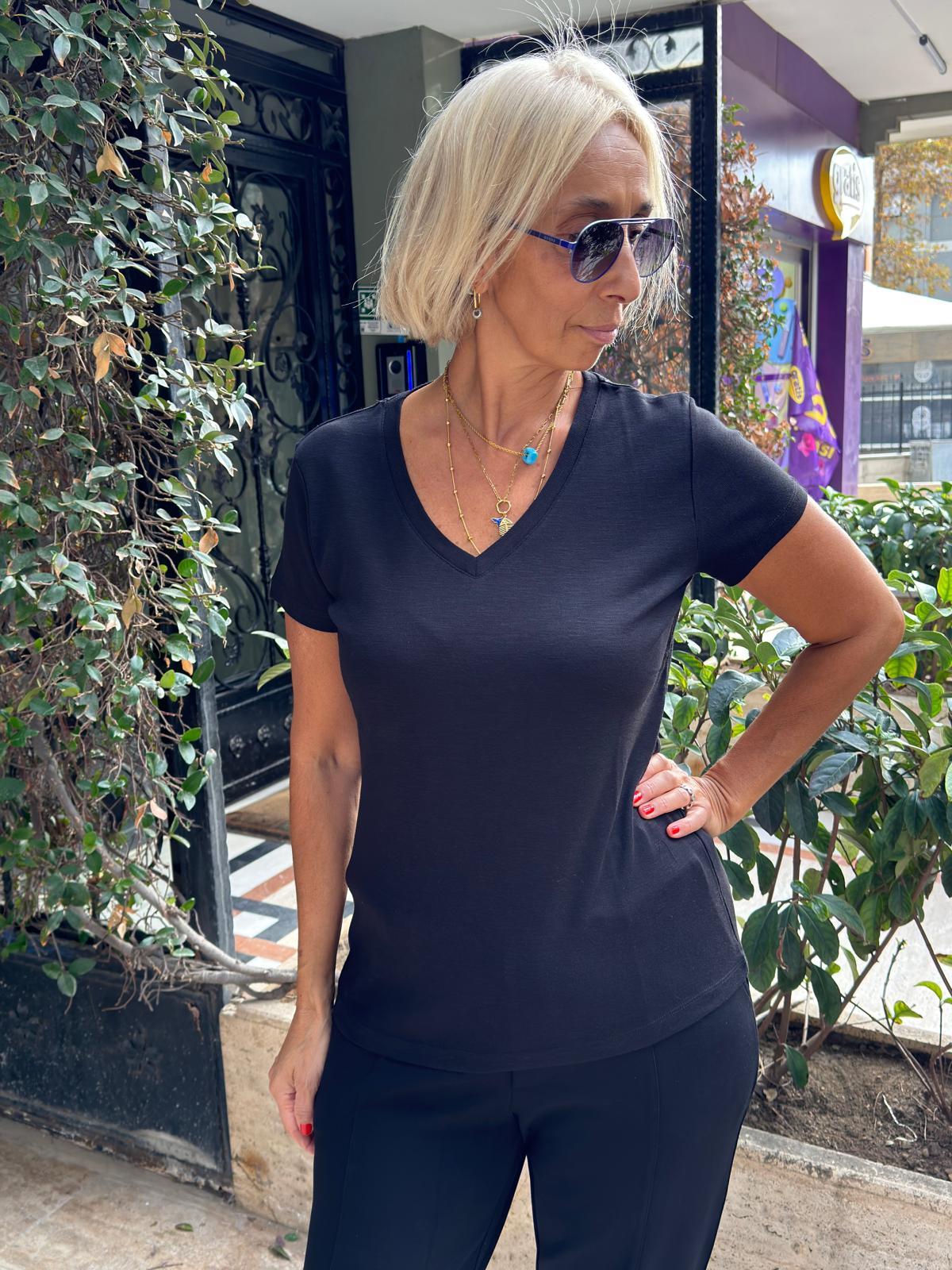Basic Model  V Yaka Tshırt