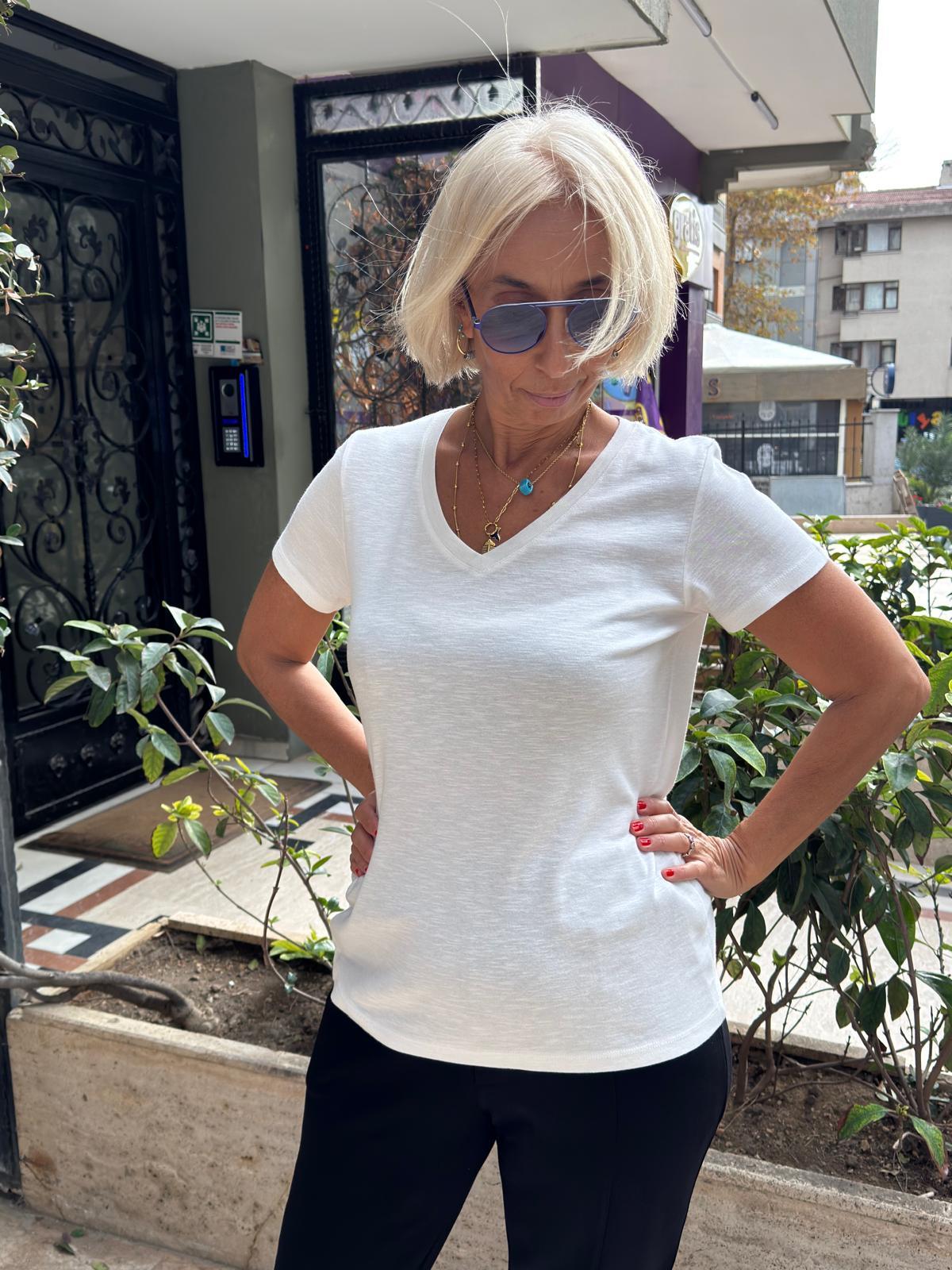 Basic Model  V Yaka Tshırt