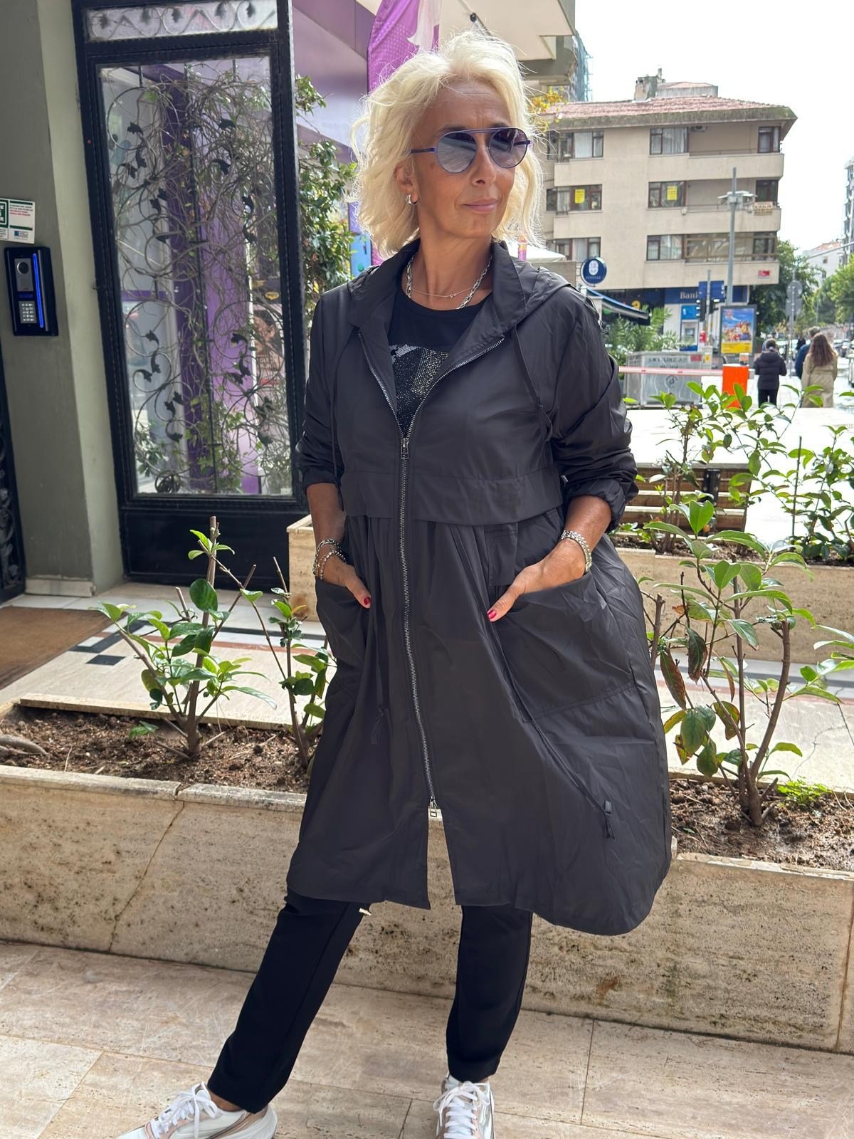 Belden Büzgülü Yağmurluk