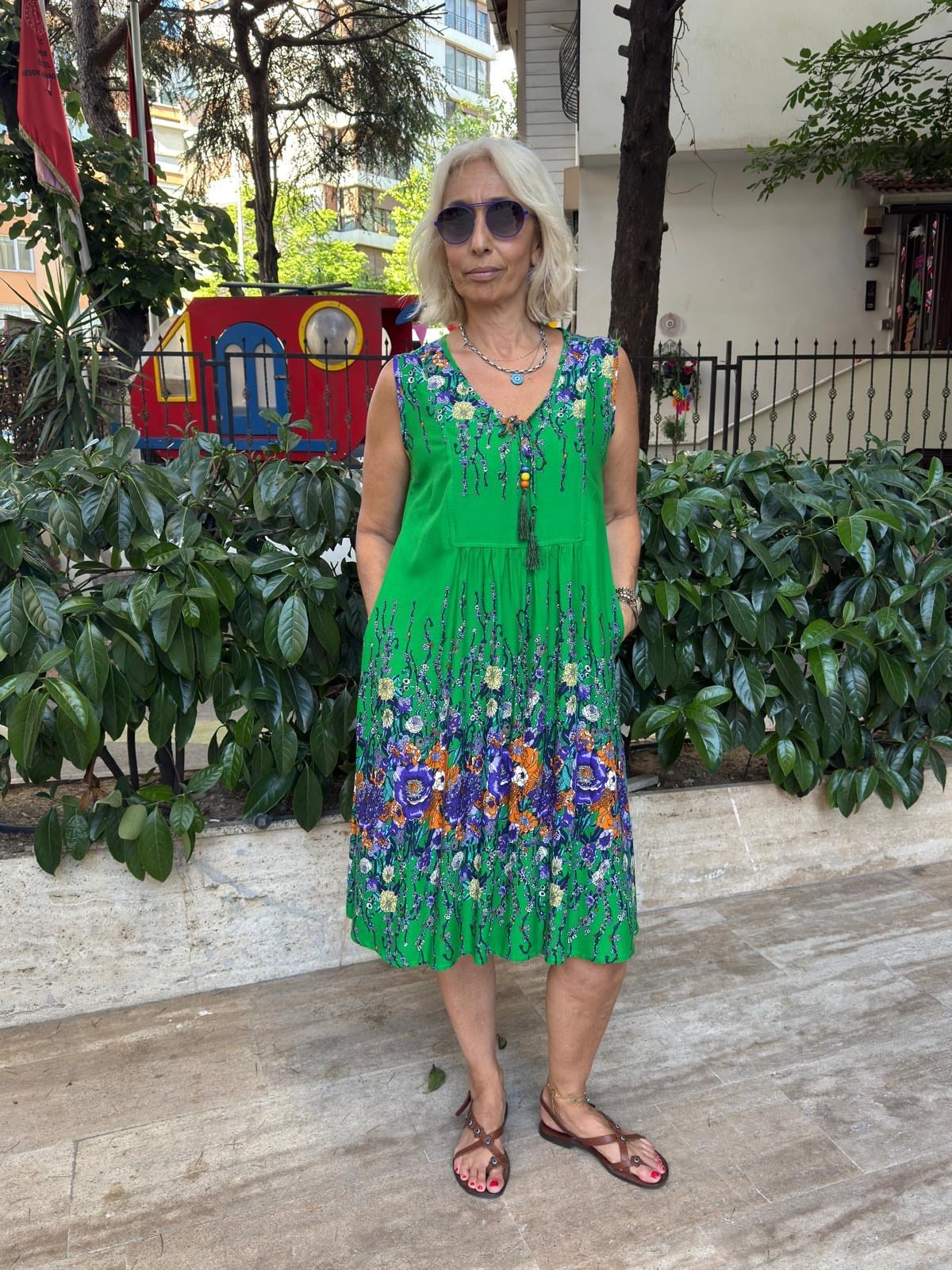 Eteği Sulu Elbise