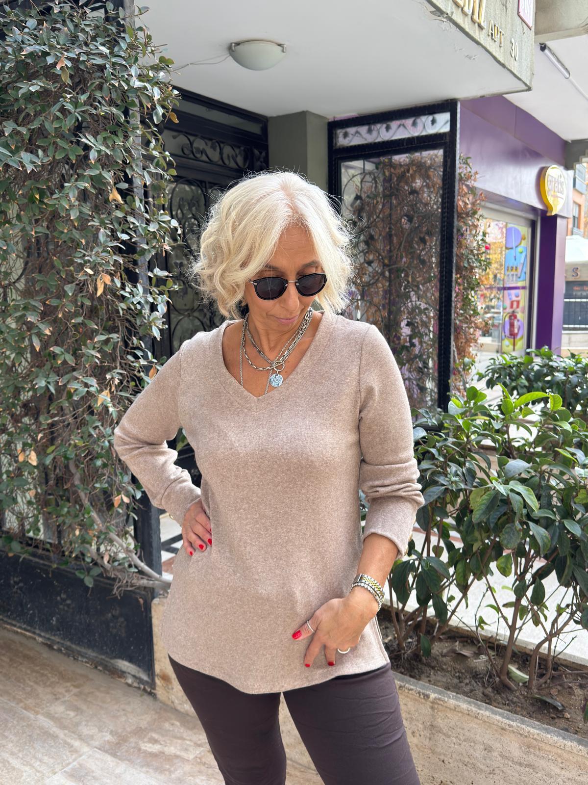 Kolu Düğmeli V Yaka Triko Bluz