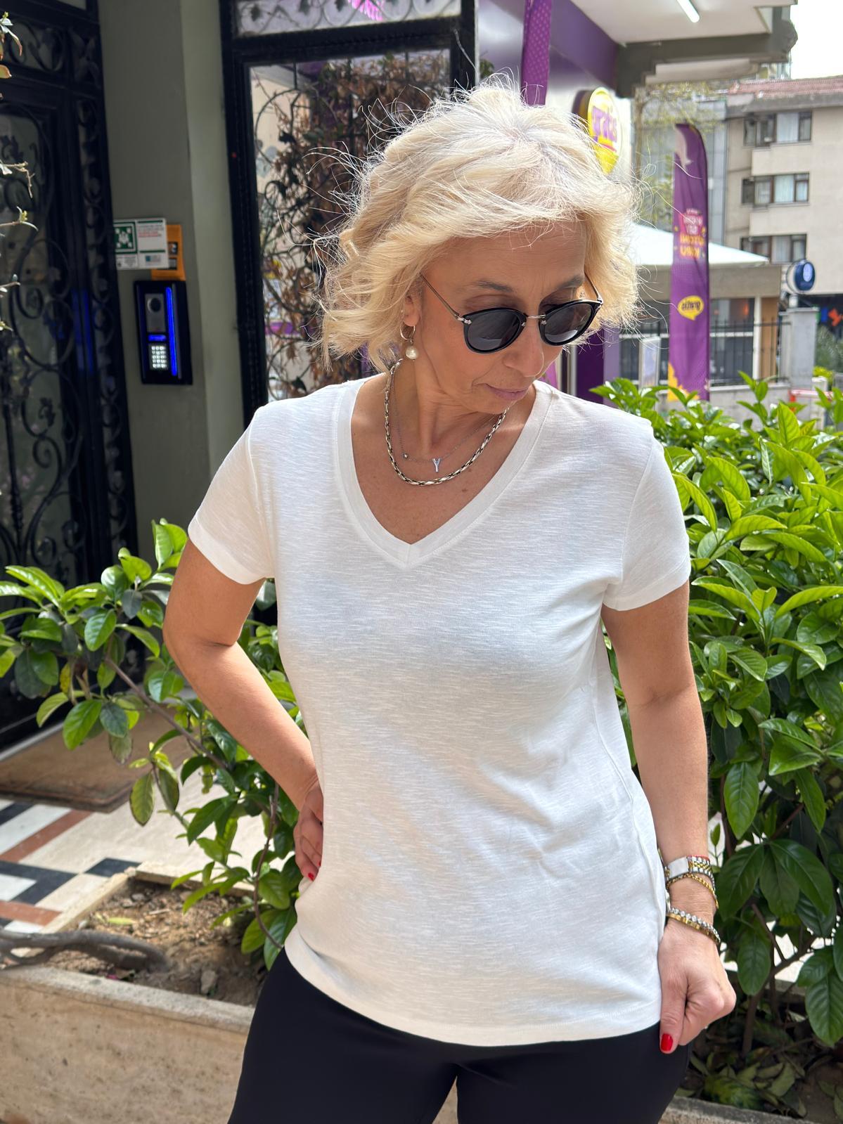 Modal V Yaka Basic Tshırt