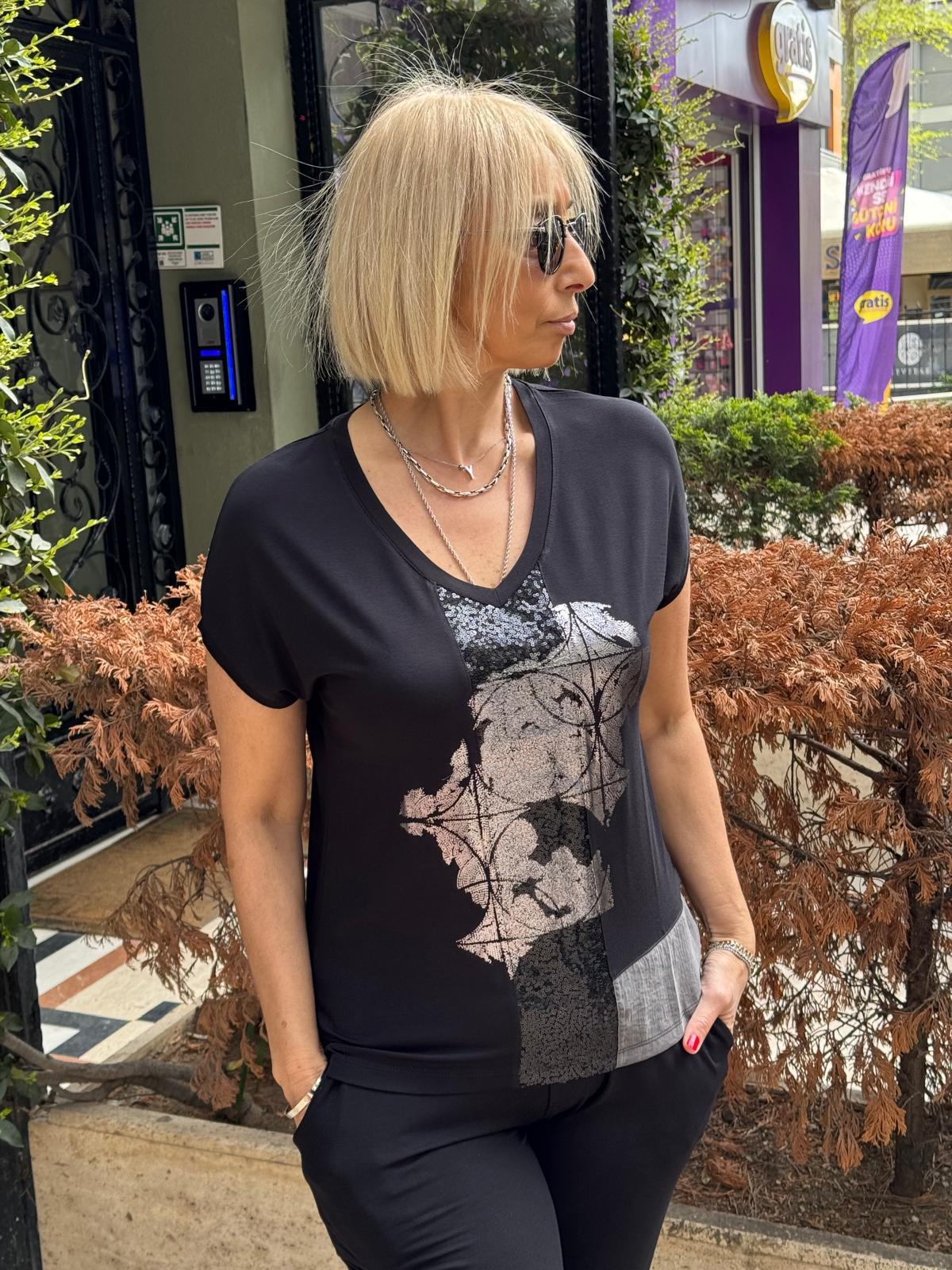 Önü Payetli Tshirt