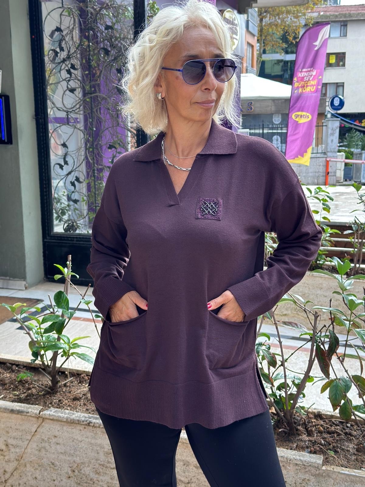 Polo Yaka Çift Cepli Taş Detaylı Triko Bluz 