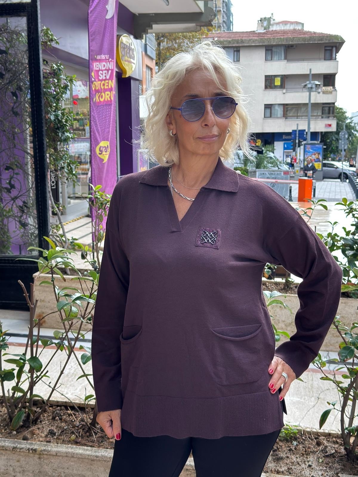 Polo Yaka Çift Cepli Taş Detaylı Triko Bluz 