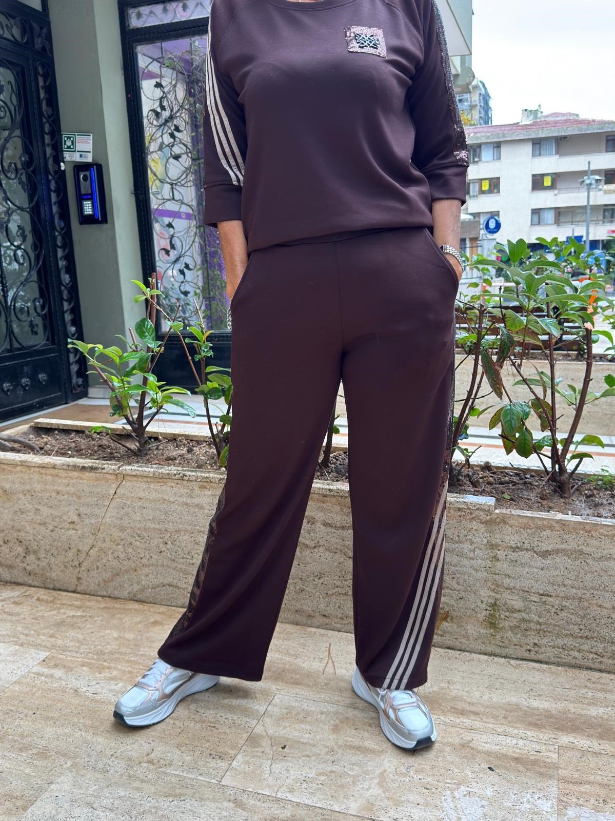 Pul Payetli Şerit Detaylı Bol Paça Pantolon 