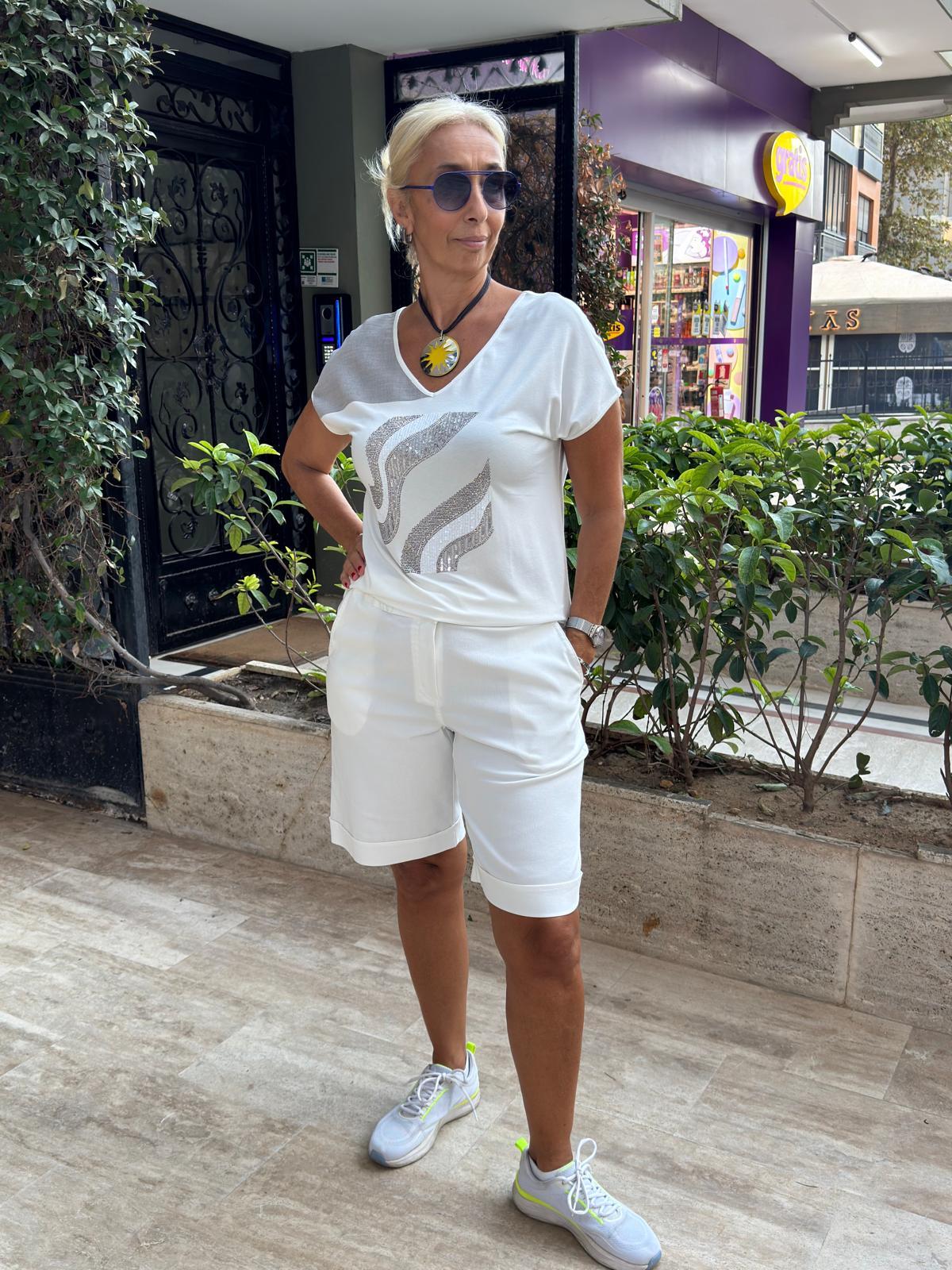 Taş Detaylı Tişört
