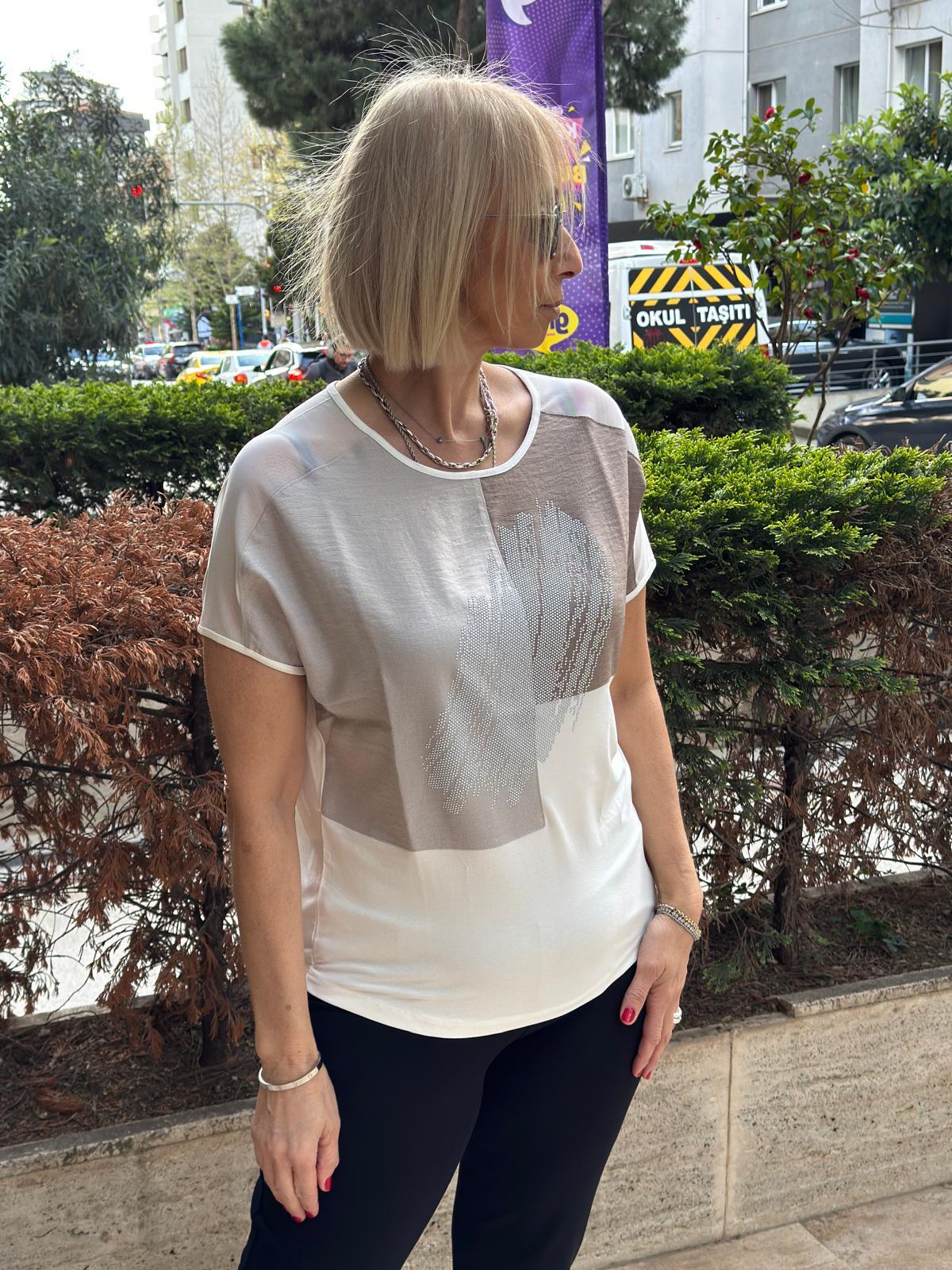 Üç Parçalı Taş Baskılı Tshirt