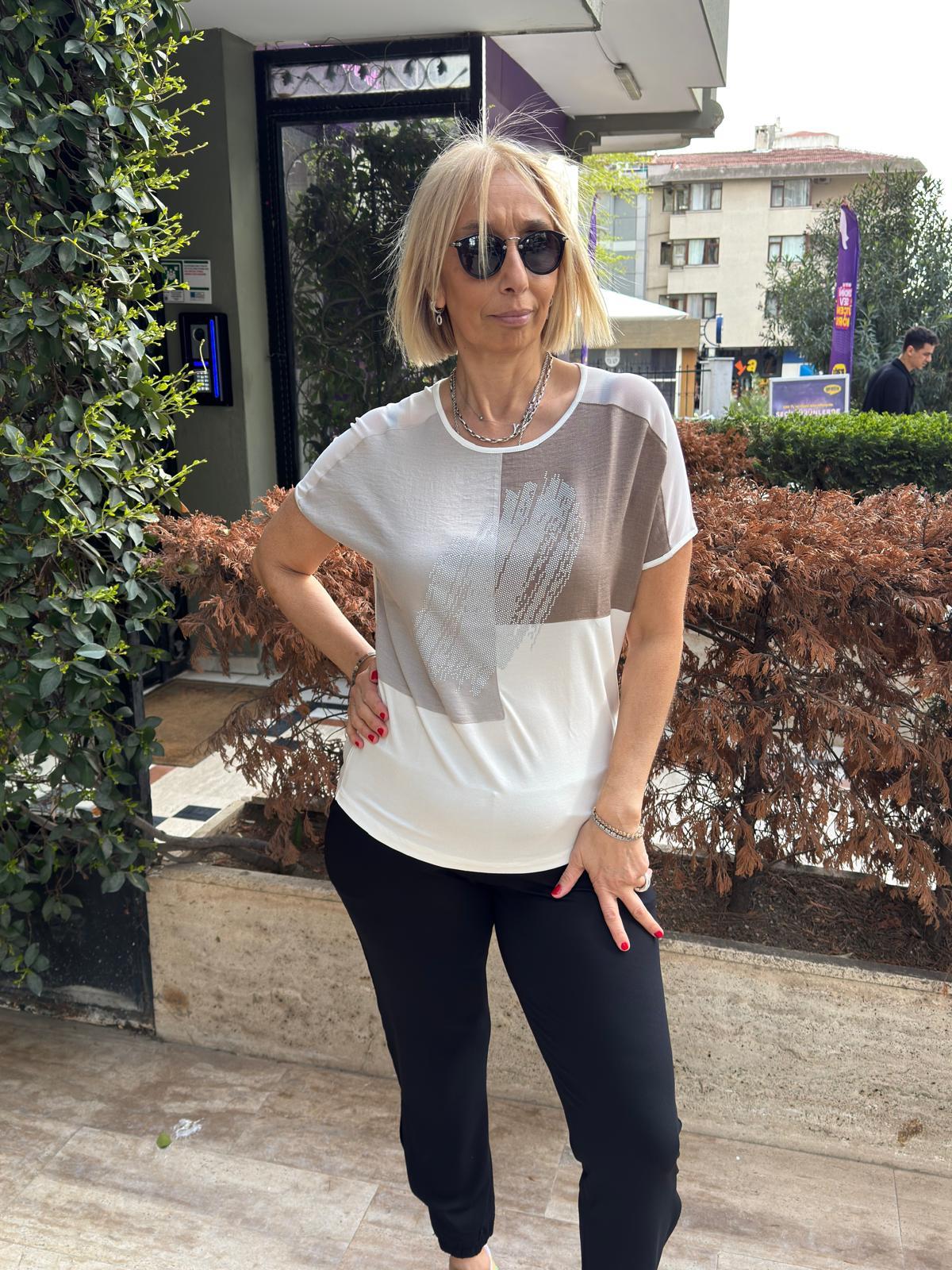 Üç Parçalı Taş Baskılı Tshirt
