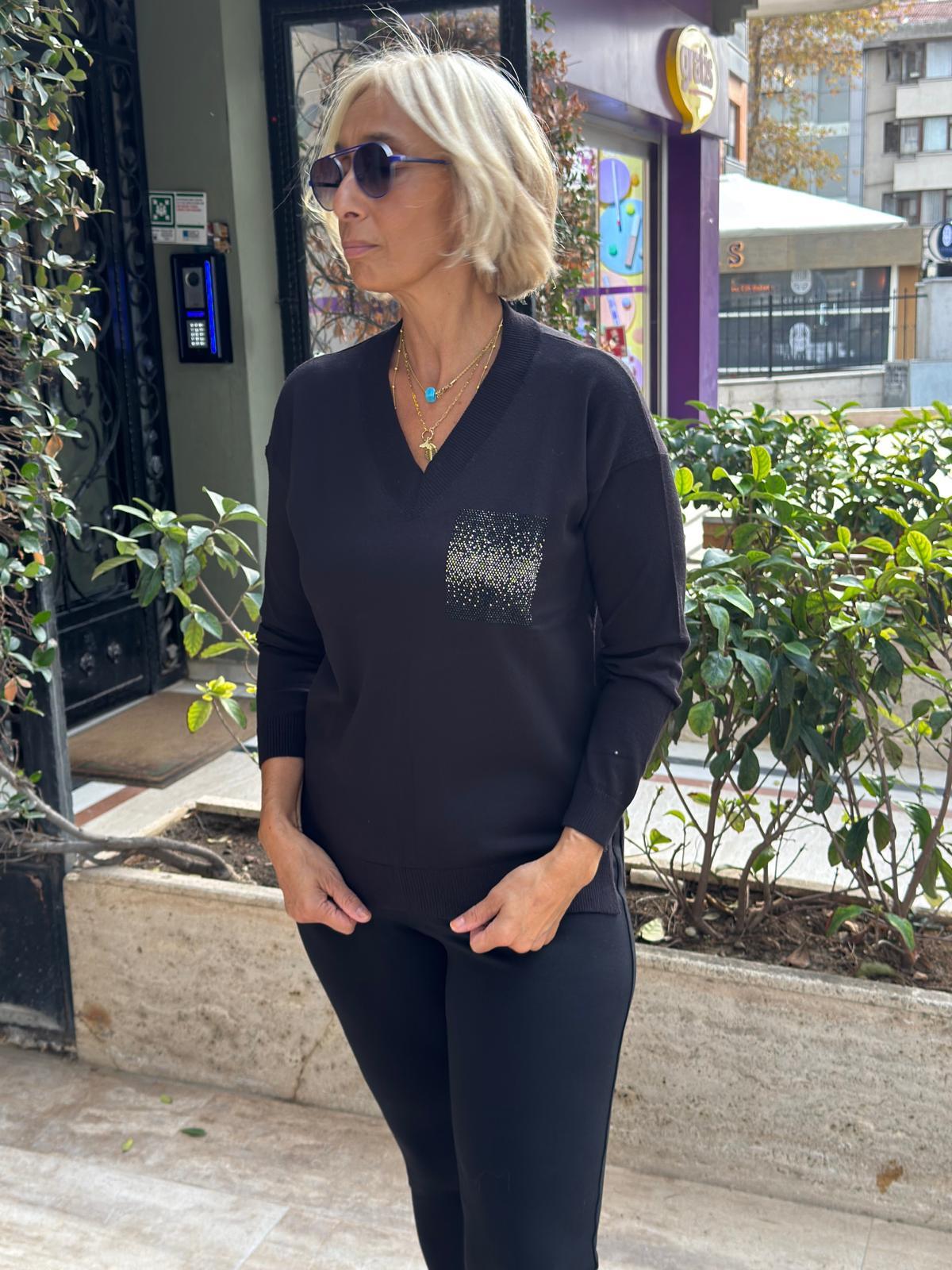 V Yaka Basic Taş Cepli Bluz