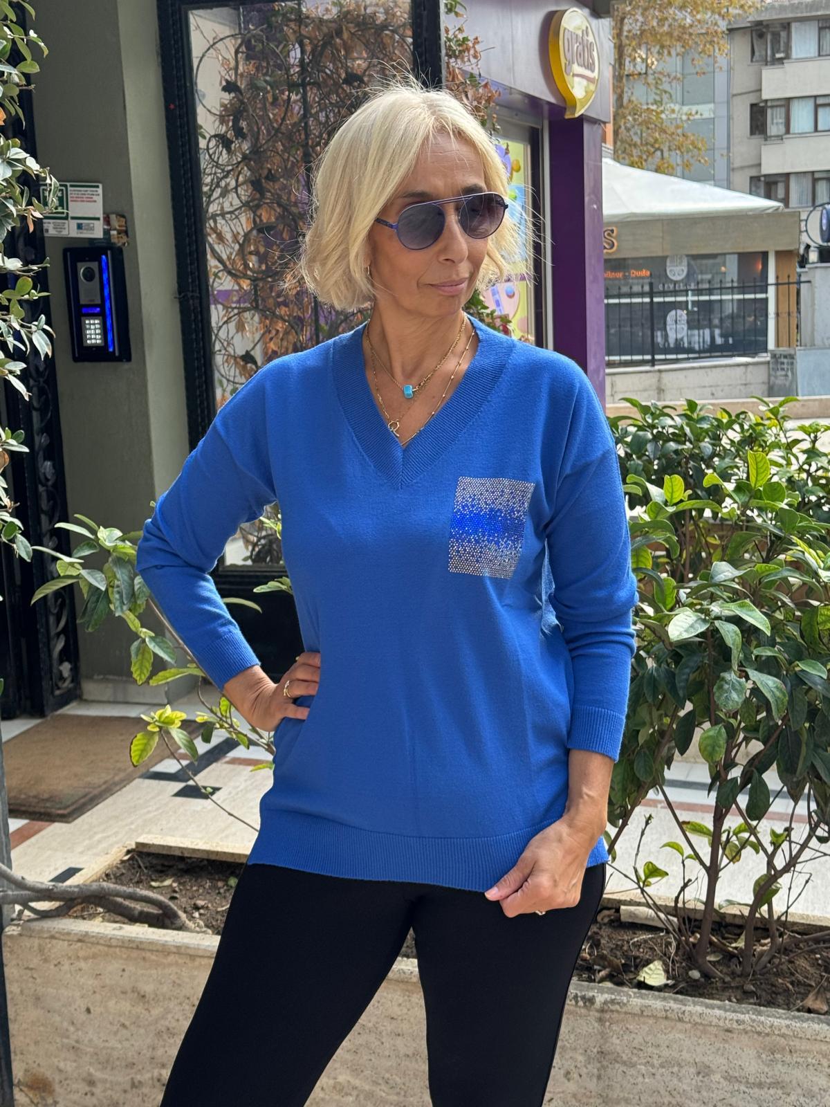 V Yaka Basic Taş Cepli Bluz