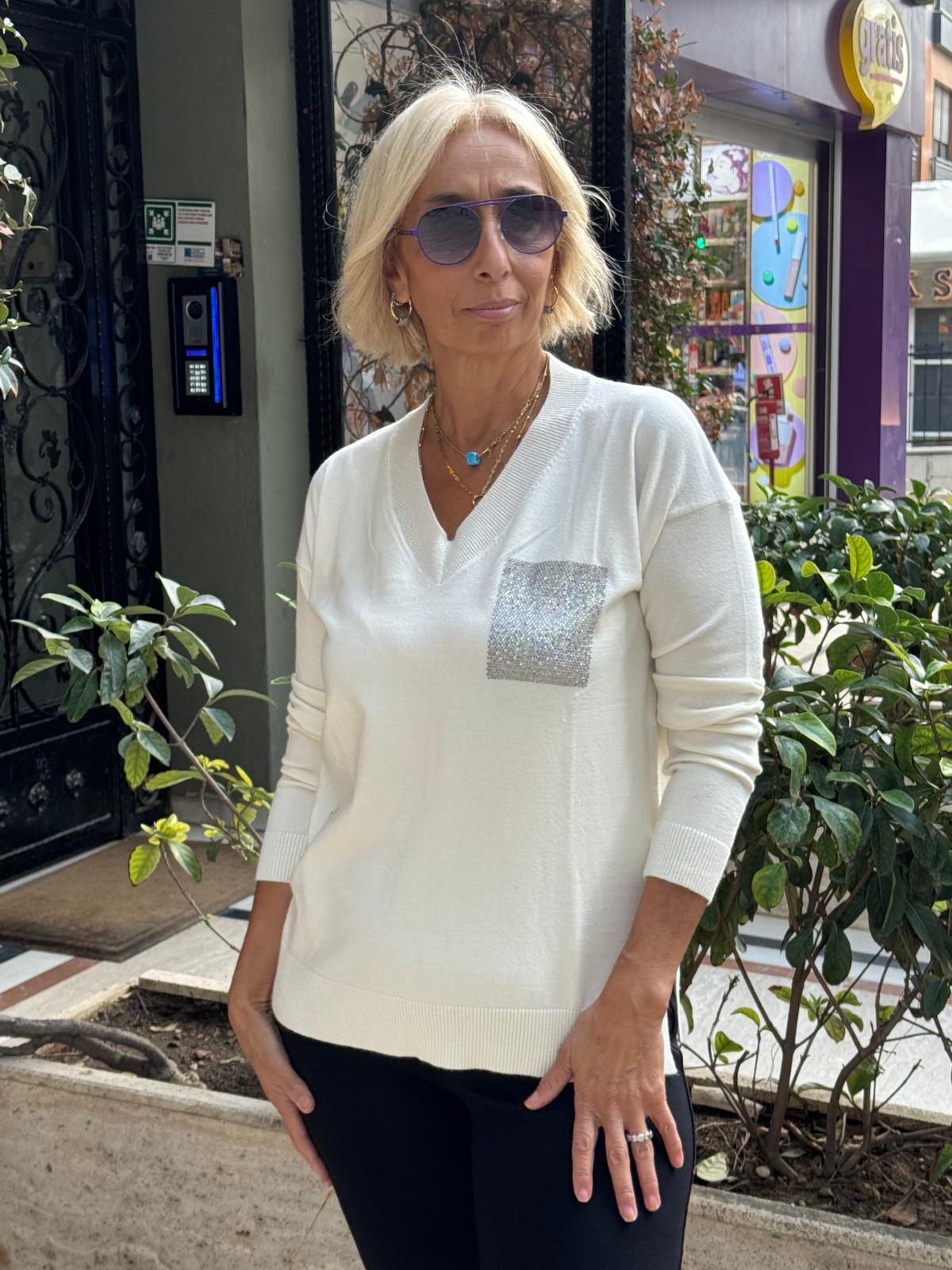 V Yaka Basic Taş Cepli Bluz