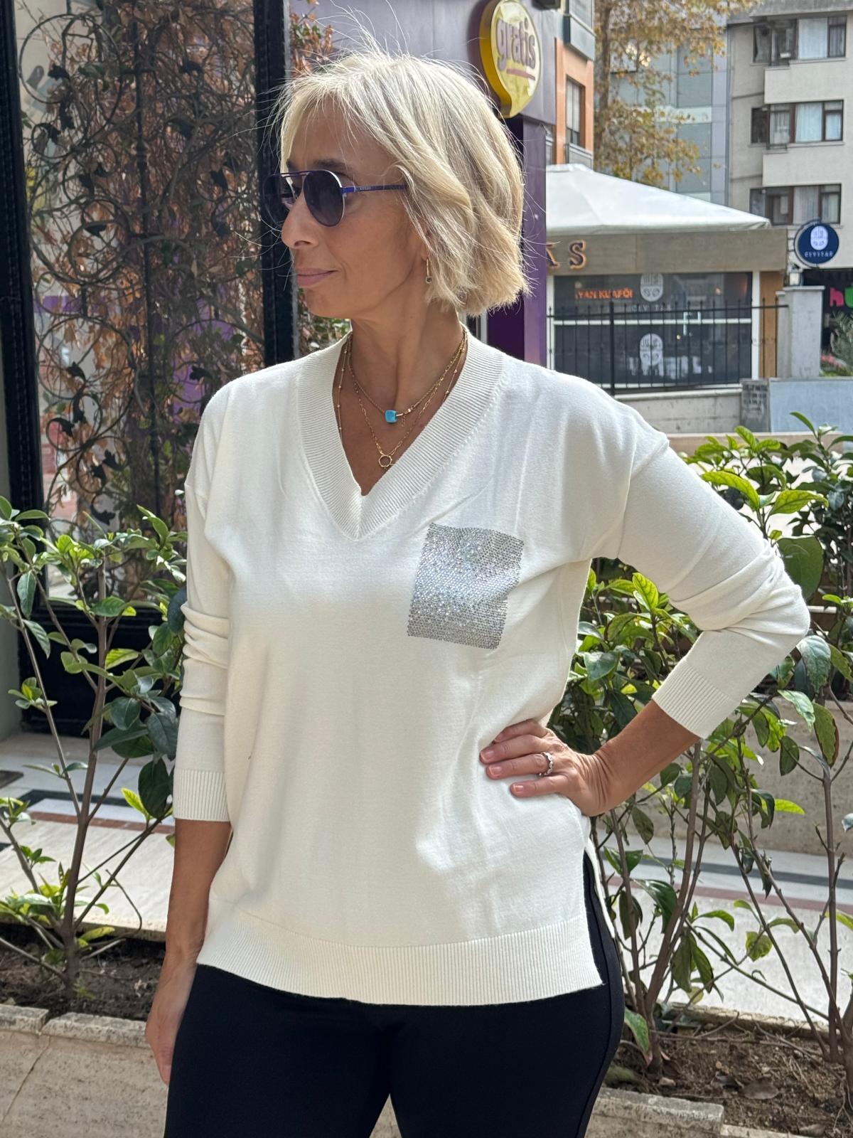 V Yaka Basic Taş Cepli Bluz