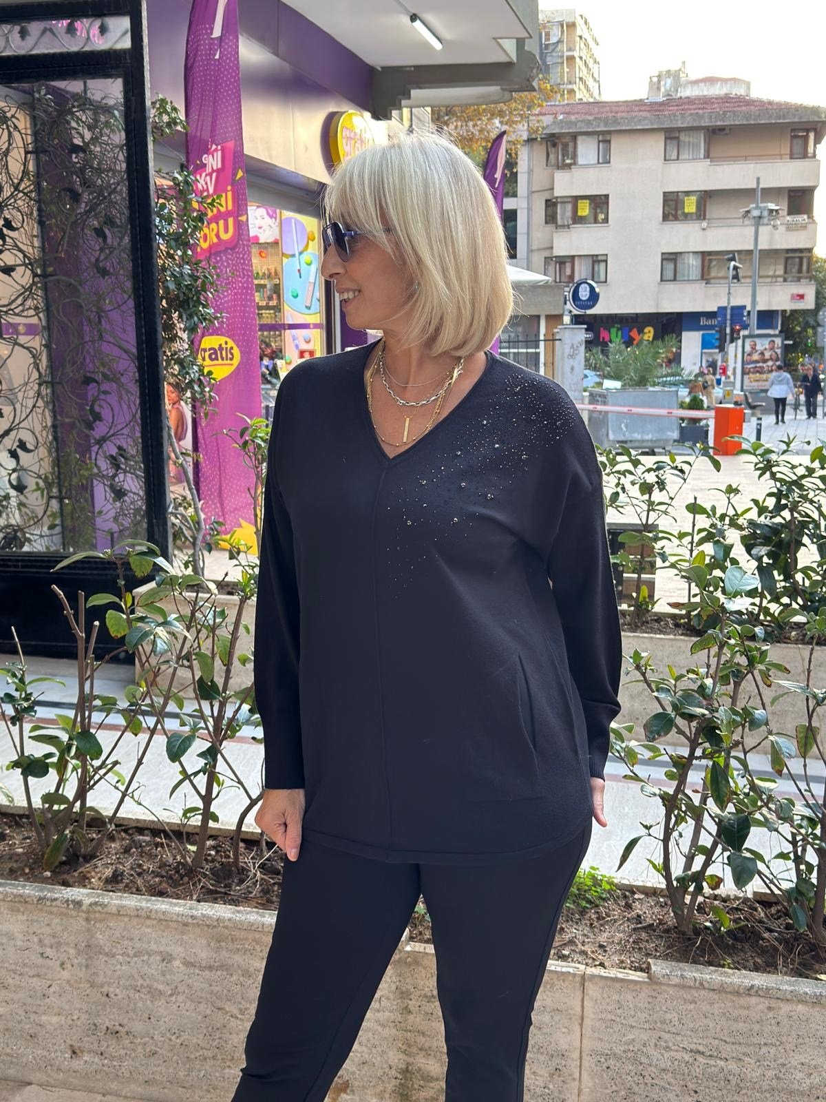 V Yaka Nervürlü Taş Detaylı Tunik Triko 