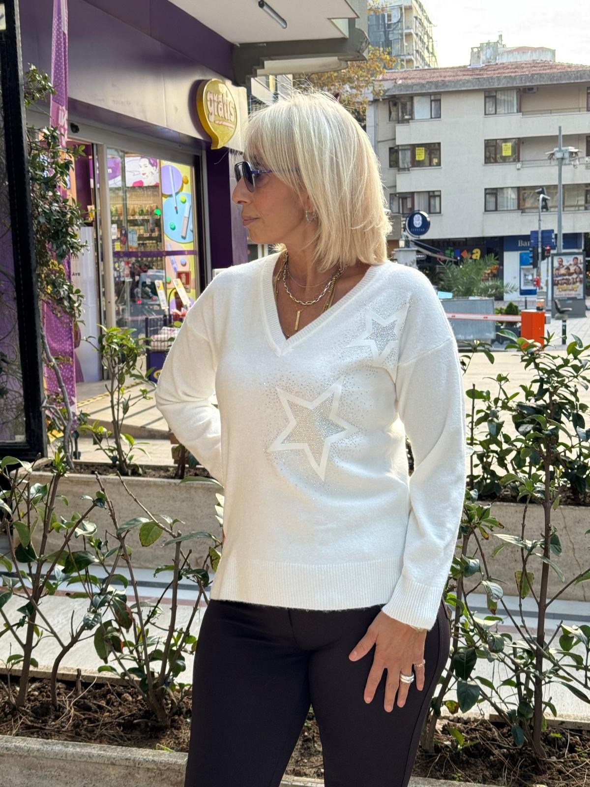 V Yaka Yıldız Taş Dsnli Triko Kazak 