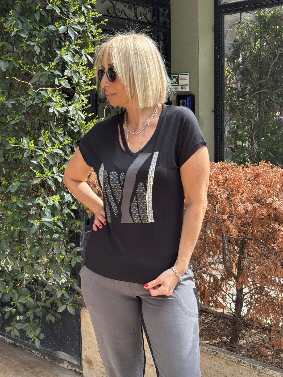 Yaka Detaylı Taşlı Tshirt
