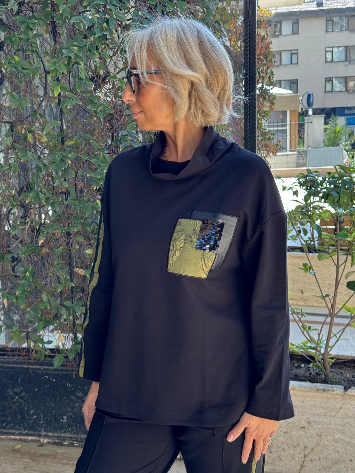 Yanları Derin Yırtmaçlı Olive Gofreli Bluz