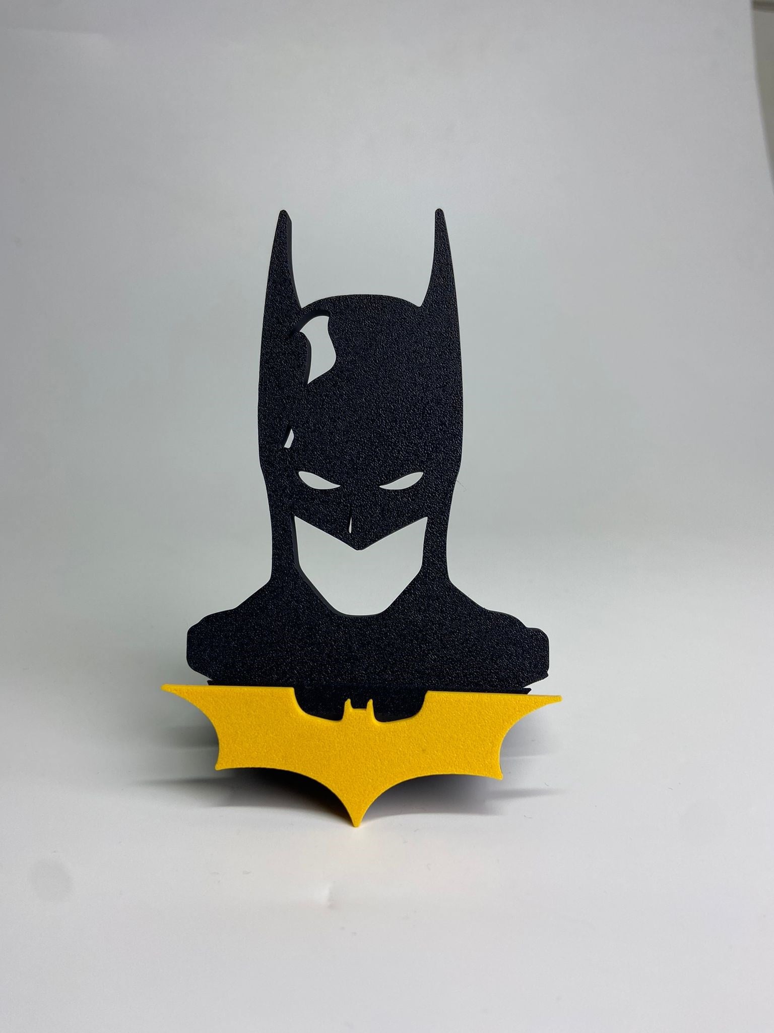 Batman Premium Telefon Standı – Şık ve Karizmatik Masa Aksesuarı